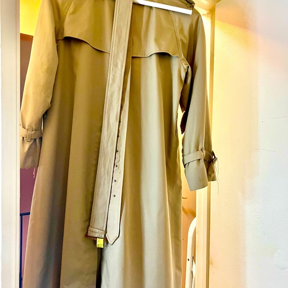 Vintage Burberry Women’s Raincoat - Picture 3 of 6